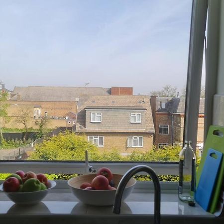 Bright & Lovely & Apartment Whetstone Extérieur photo